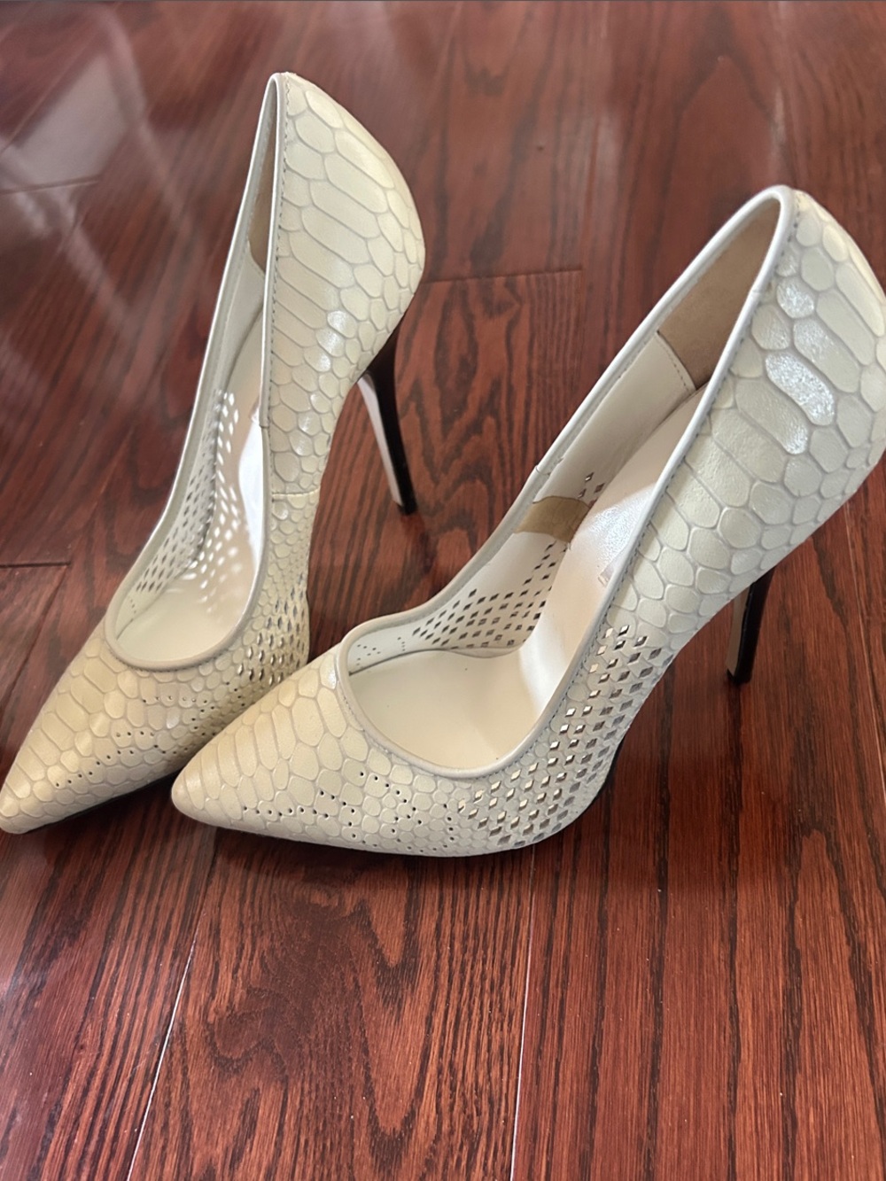 Vintage Jimmy Choo Ivory Textured Pointed Toe Stiletto Heels